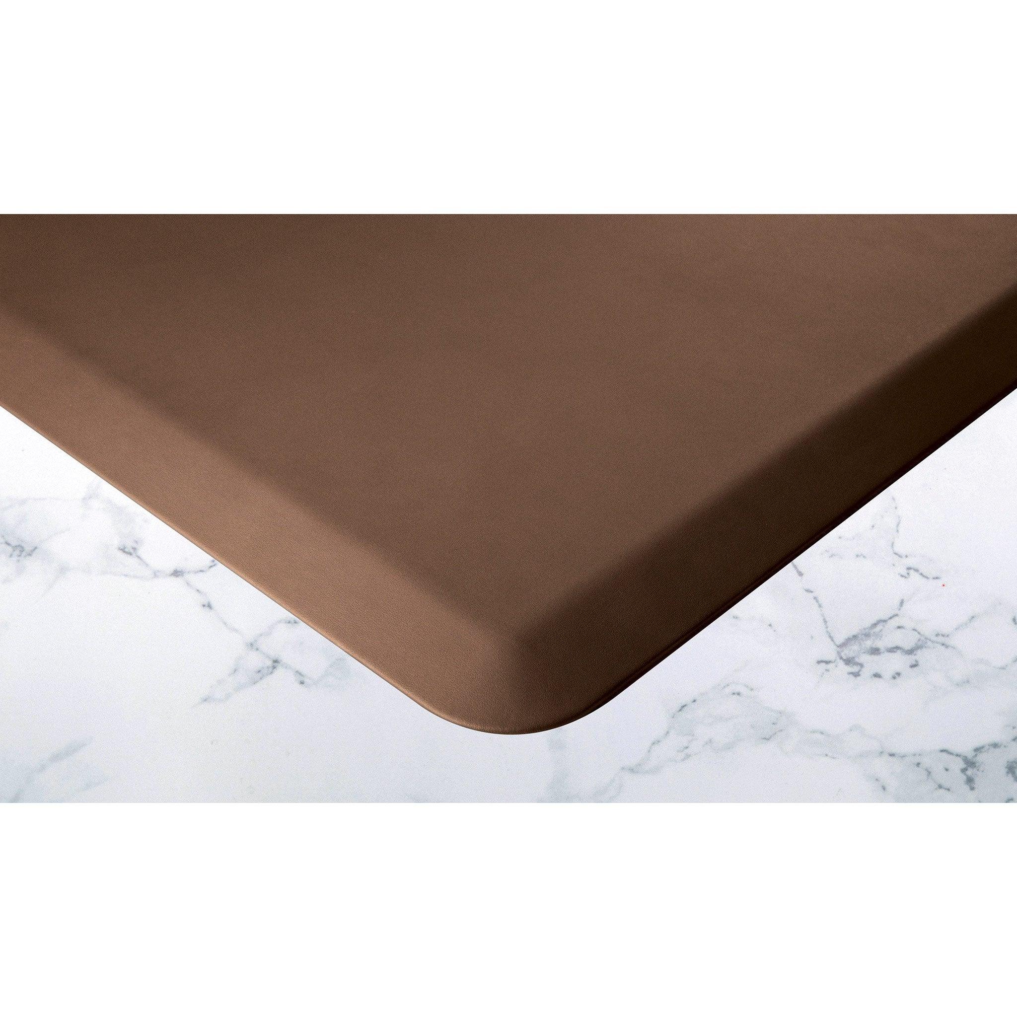 Bevel detail of brown EcoLast Premium Standing Mat